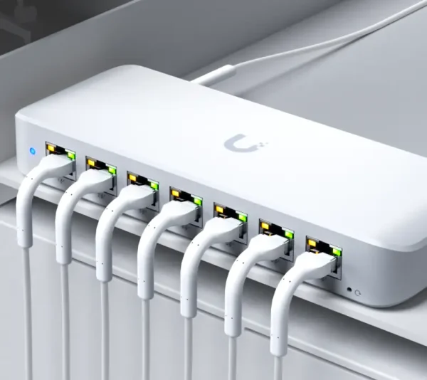 Ubiquiti UniFi USW-Ultra-60W Switch 8 Porte GbE PoE+ – foto 3